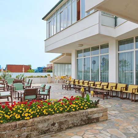Hotel Caesar Bed And Breakfast มิลาโน แมริตทิมา ภายนอก รูปภาพ