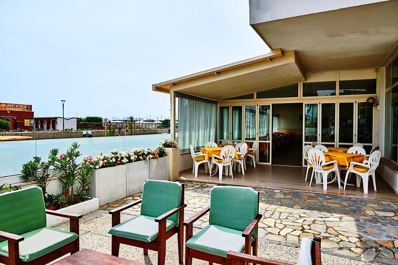 Hotel Caesar Bed And Breakfast มิลาโน แมริตทิมา ภายนอก รูปภาพ