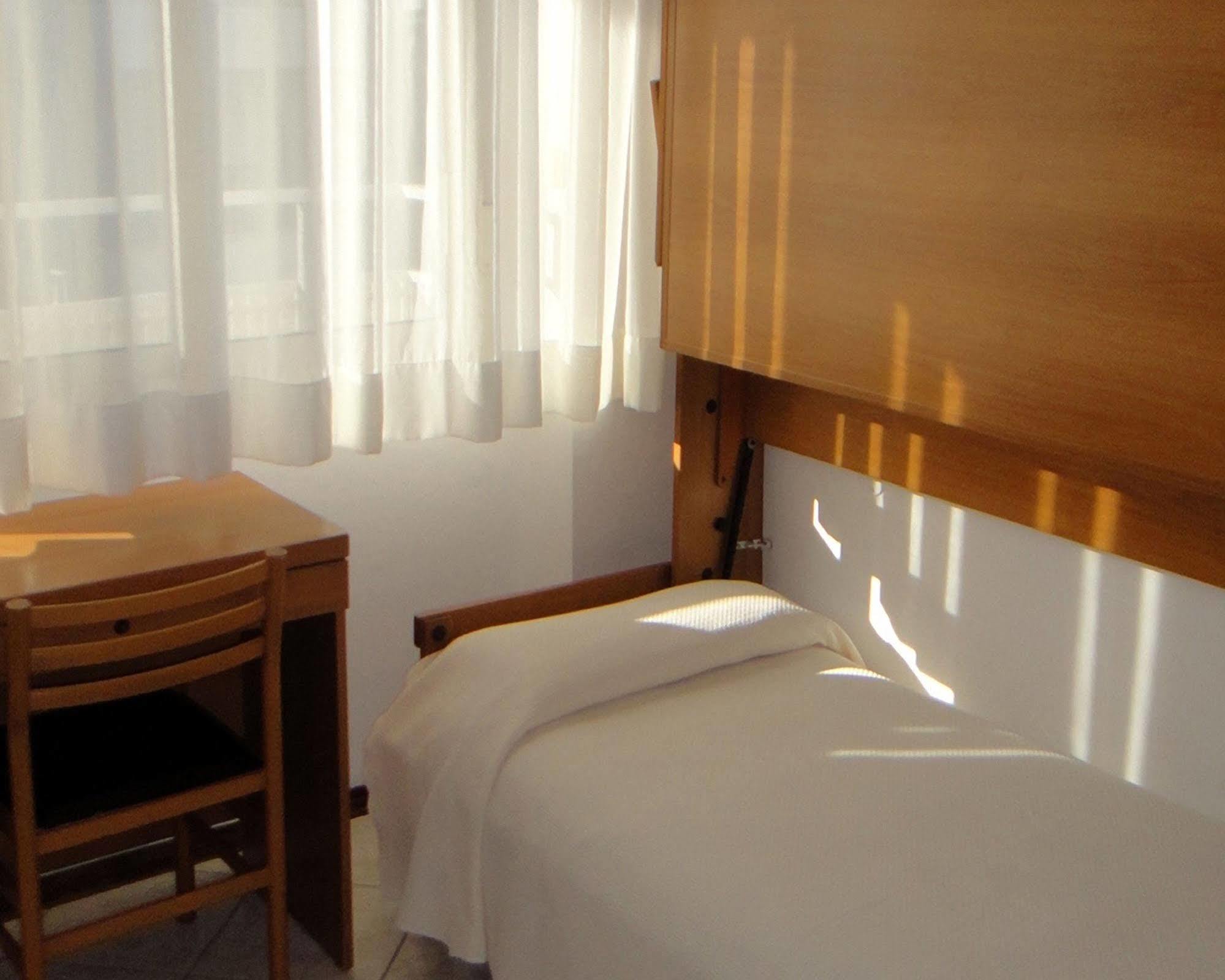 Hotel Caesar Bed And Breakfast มิลาโน แมริตทิมา ภายนอก รูปภาพ