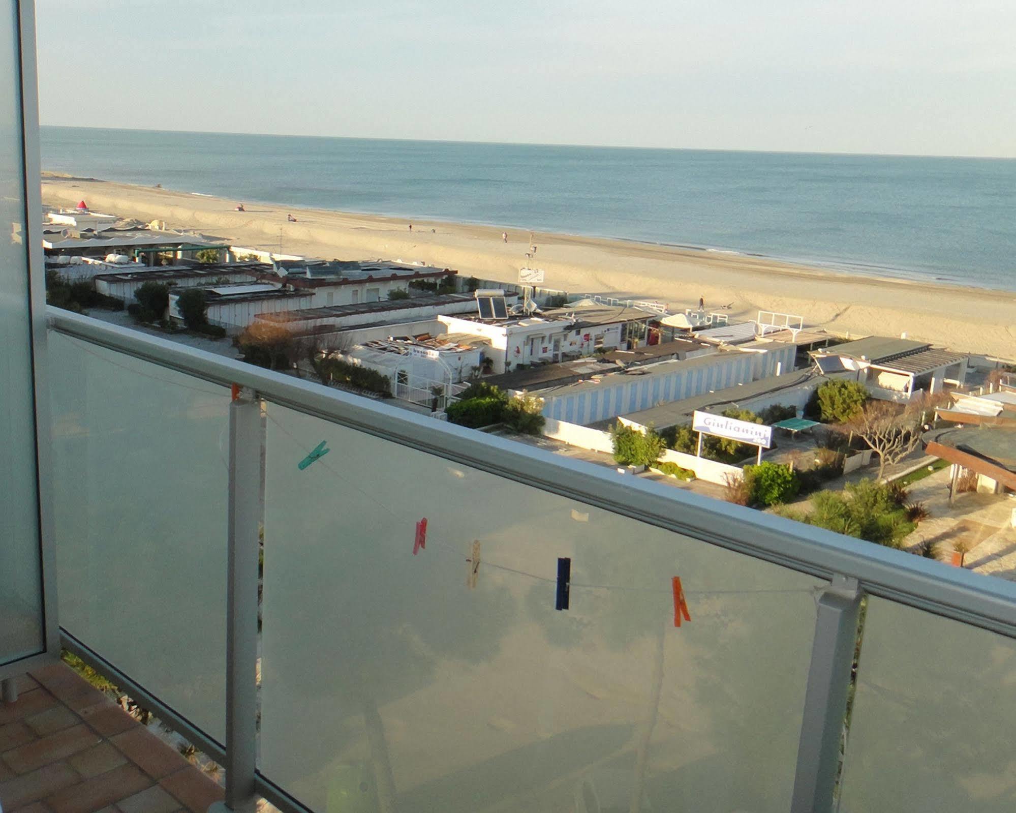 Hotel Caesar Bed And Breakfast มิลาโน แมริตทิมา ภายนอก รูปภาพ