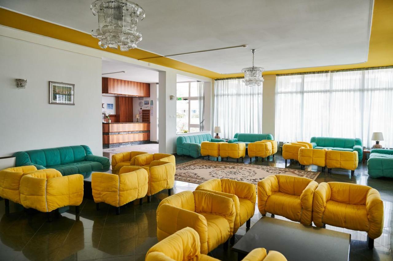 Hotel Caesar Bed And Breakfast มิลาโน แมริตทิมา ภายนอก รูปภาพ