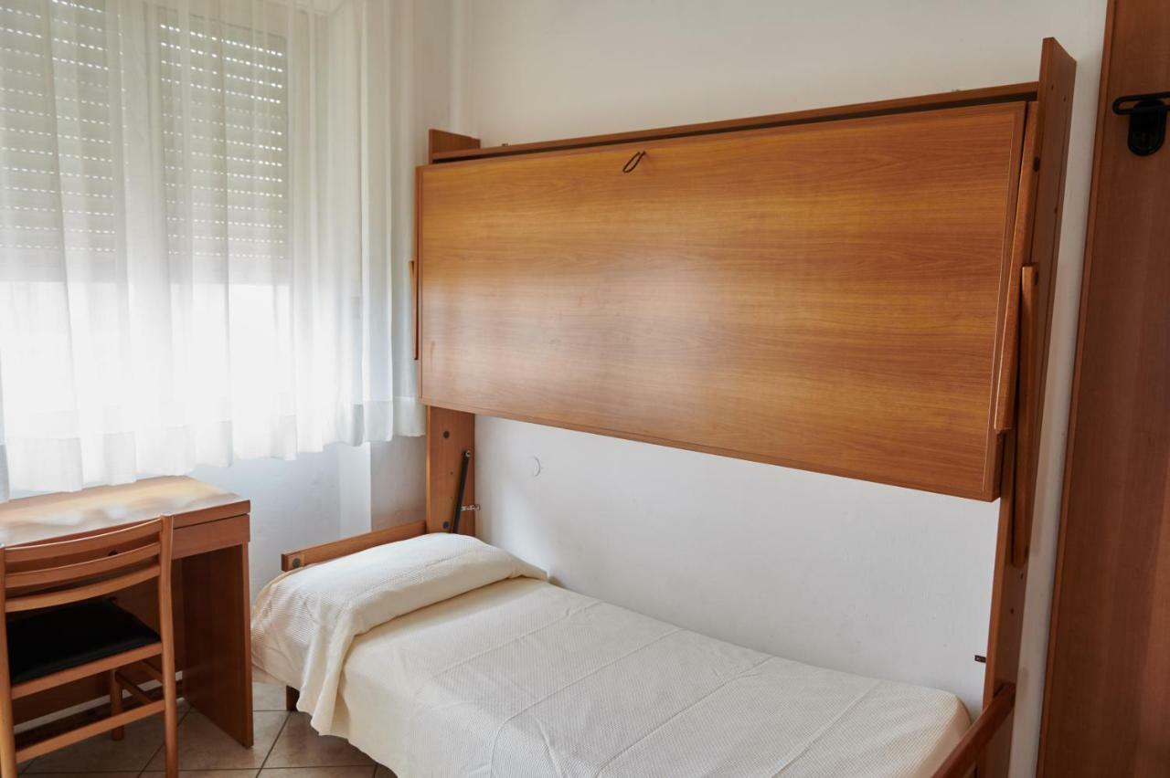 Hotel Caesar Bed And Breakfast มิลาโน แมริตทิมา ภายนอก รูปภาพ
