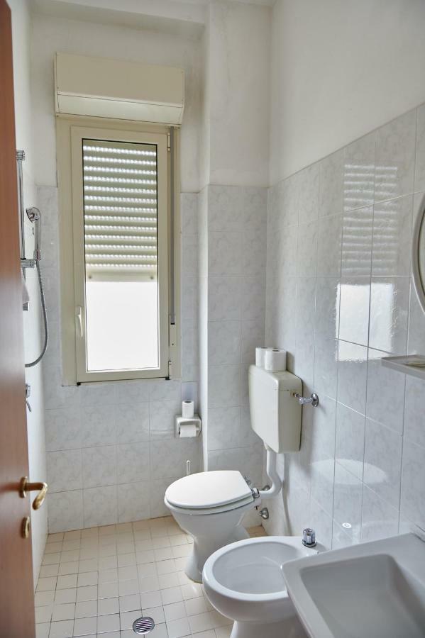 Hotel Caesar Bed And Breakfast มิลาโน แมริตทิมา ภายนอก รูปภาพ