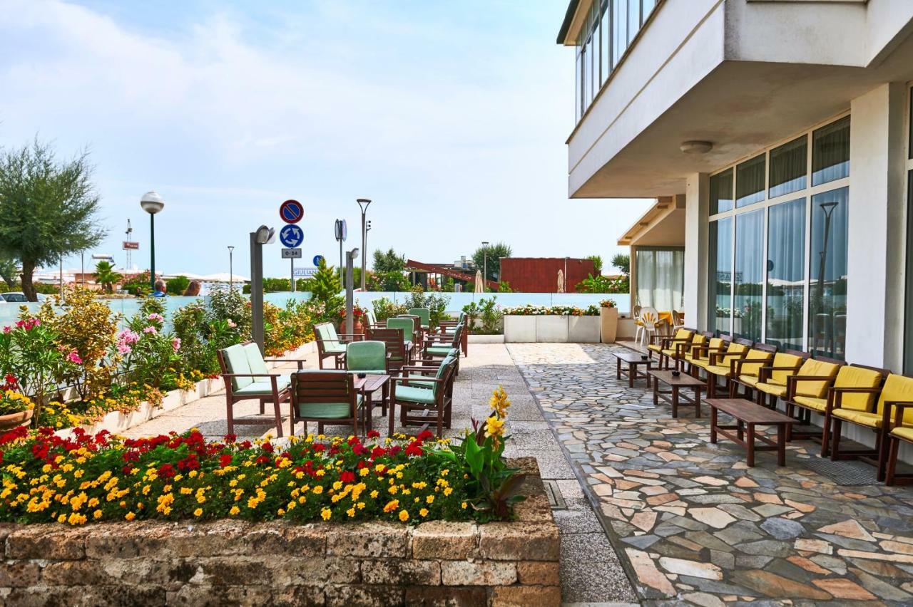 Hotel Caesar Bed And Breakfast มิลาโน แมริตทิมา ภายนอก รูปภาพ
